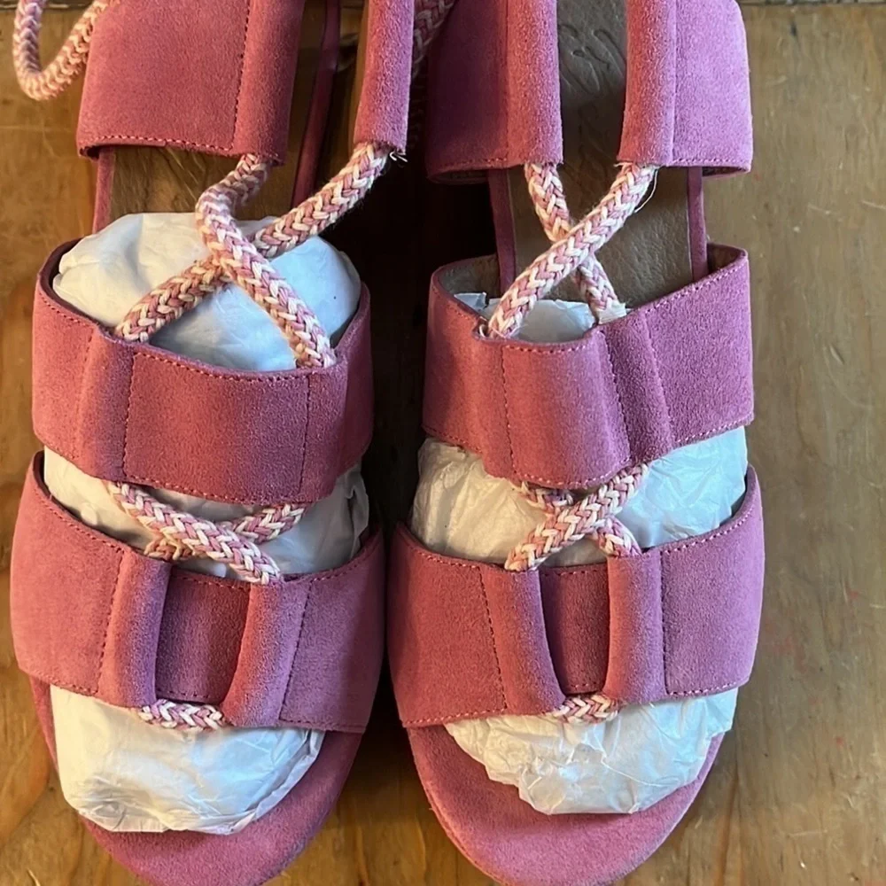 Bettye by Bettye Muller Daniela Taffy Pink Suede Rope Up Platform Sandals 6